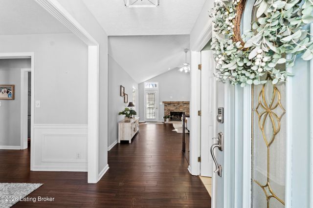 4505 Saratoga Woods Dr, Louisville, KY 40299