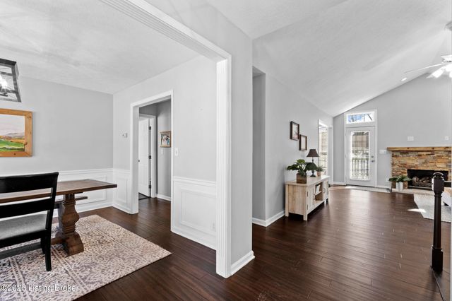 4505 Saratoga Woods Dr, Louisville, KY 40299