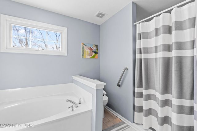 4505 Saratoga Woods Dr, Louisville, KY 40299