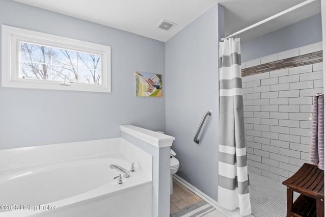 4505 Saratoga Woods Dr, Louisville, KY 40299