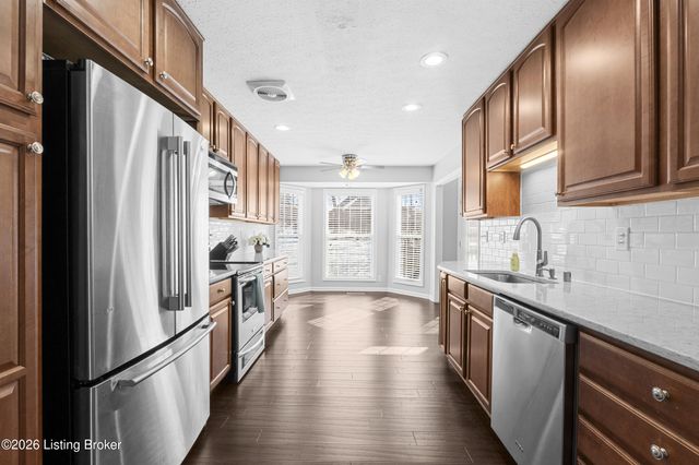 4505 Saratoga Woods Dr, Louisville, KY 40299