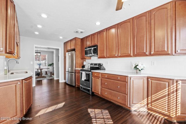 4505 Saratoga Woods Dr, Louisville, KY 40299