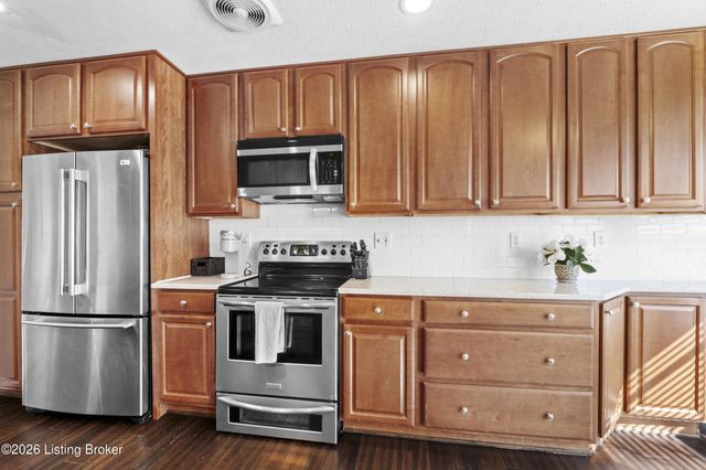 4505 Saratoga Woods Dr, Louisville, KY 40299