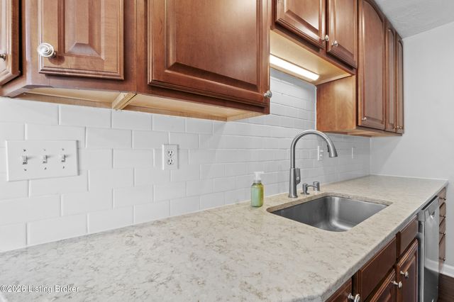 4505 Saratoga Woods Dr, Louisville, KY 40299