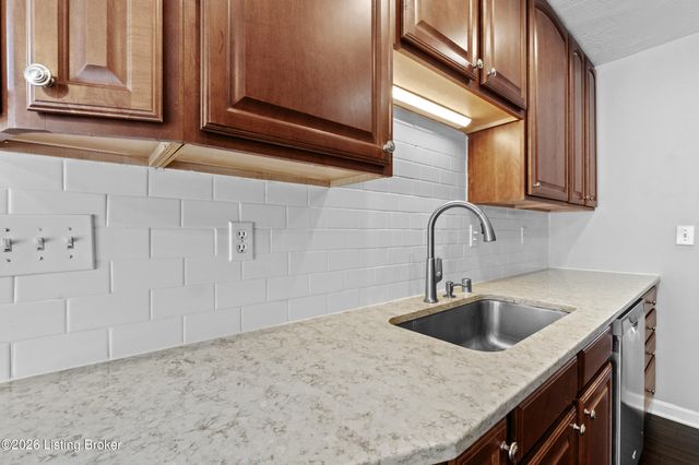 4505 Saratoga Woods Dr, Louisville, KY 40299