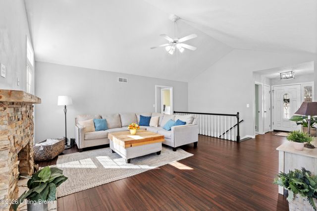 4505 Saratoga Woods Dr, Louisville, KY 40299