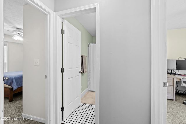 4505 Saratoga Woods Dr, Louisville, KY 40299