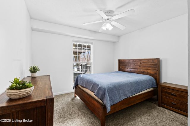 4505 Saratoga Woods Dr, Louisville, KY 40299