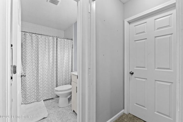 4505 Saratoga Woods Dr, Louisville, KY 40299