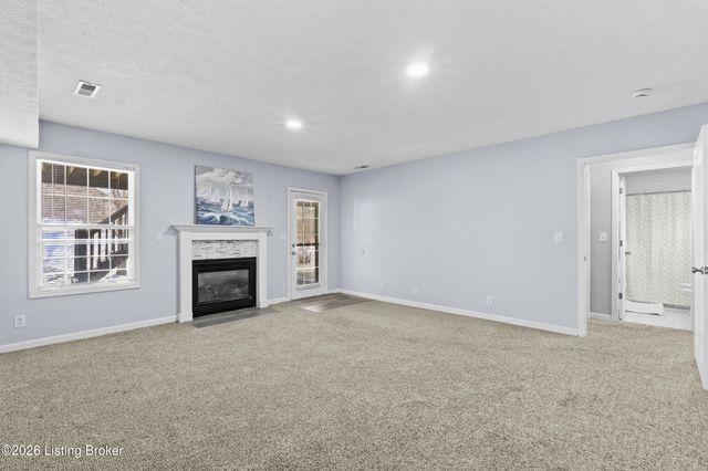 4505 Saratoga Woods Dr, Louisville, KY 40299