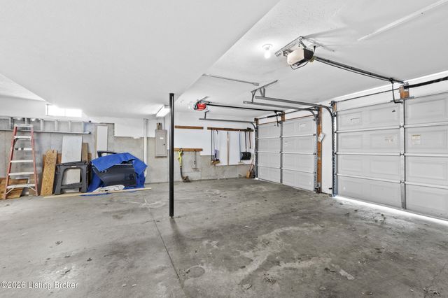 4505 Saratoga Woods Dr, Louisville, KY 40299