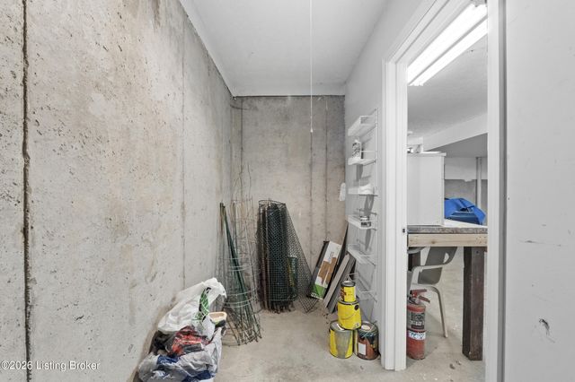 4505 Saratoga Woods Dr, Louisville, KY 40299