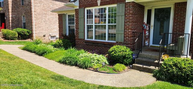 4505 Saratoga Woods Dr, Louisville, KY 40299