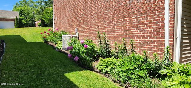 4505 Saratoga Woods Dr, Louisville, KY 40299