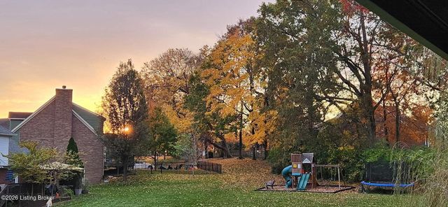 4505 Saratoga Woods Dr, Louisville, KY 40299