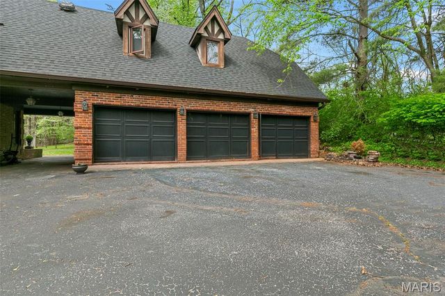 250 Quindaro Drive, Florissant, MO 63034