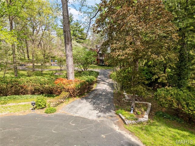 250 Quindaro Drive, Florissant, MO 63034