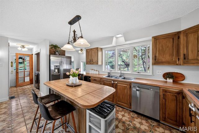 250 Quindaro Drive, Florissant, MO 63034