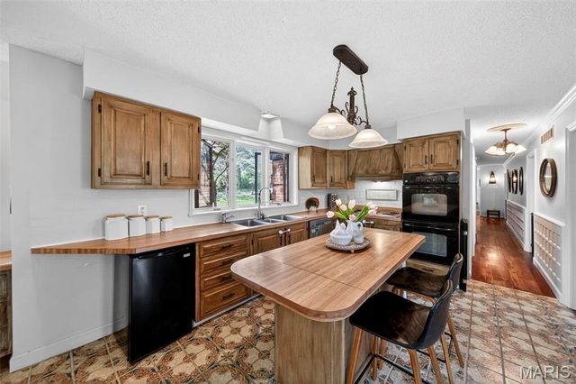250 Quindaro Drive, Florissant, MO 63034