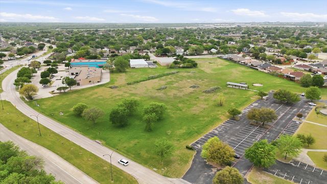 2045 Green Oaks Boulevard SE, Arlington, TX 76017