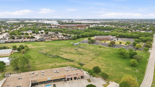 2045 Green Oaks Boulevard SE, Arlington, TX 76017