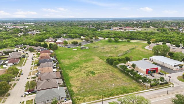 2045 Green Oaks Boulevard SE, Arlington, TX 76017