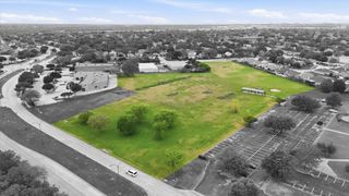 2045 Green Oaks Boulevard SE, Arlington, TX 76017