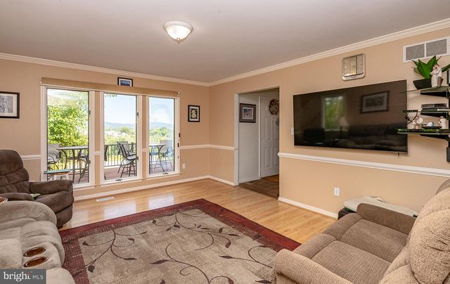 400 WALNUT RD, Birdsboro, PA 19508