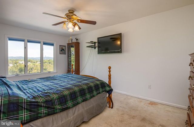 400 WALNUT RD, Birdsboro, PA 19508