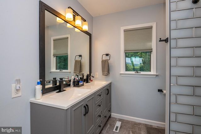 400 WALNUT RD, Birdsboro, PA 19508