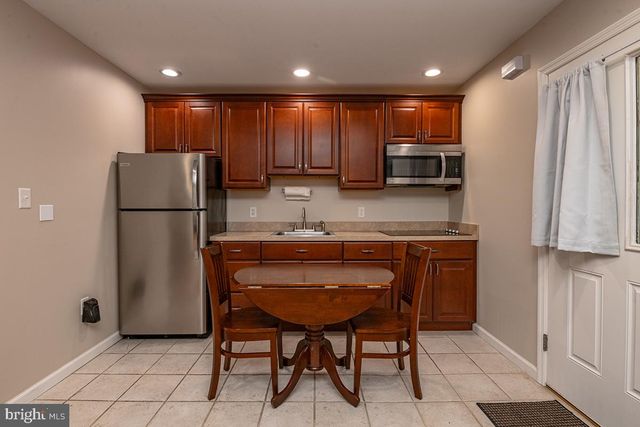 400 WALNUT RD, Birdsboro, PA 19508