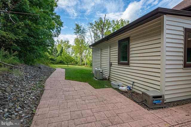 400 WALNUT RD, Birdsboro, PA 19508