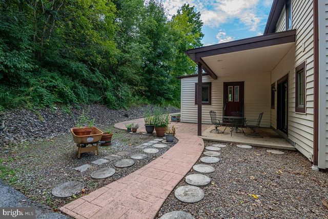 400 WALNUT RD, Birdsboro, PA 19508