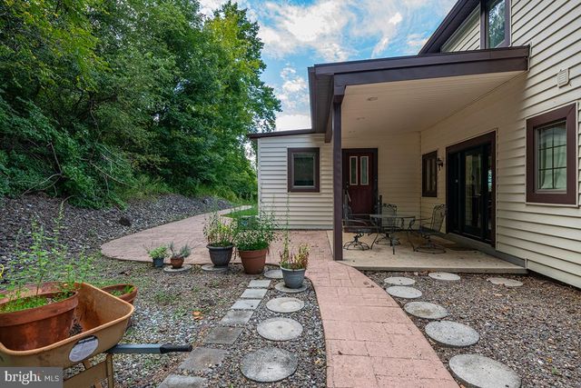 400 WALNUT RD, Birdsboro, PA 19508