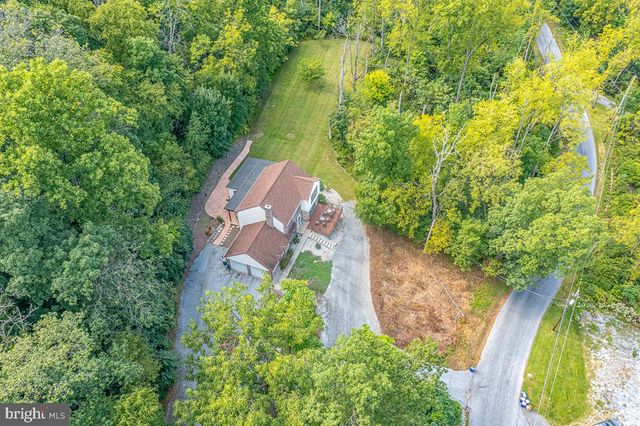 400 WALNUT RD, Birdsboro, PA 19508