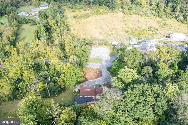 400 WALNUT RD, Birdsboro, PA 19508