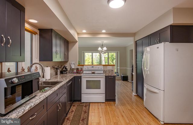 400 WALNUT RD, Birdsboro, PA 19508