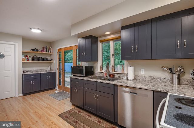 400 WALNUT RD, Birdsboro, PA 19508
