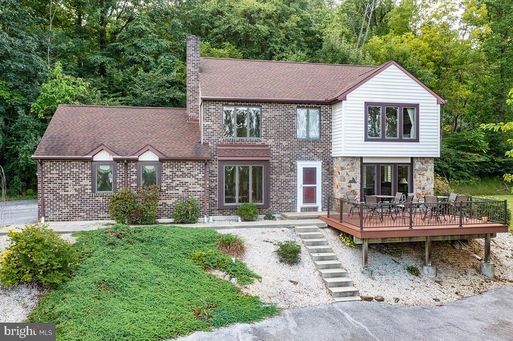 400 WALNUT RD, Birdsboro, PA 19508