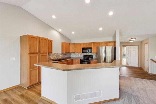 10037 Bayern Lane, Johnston, IA 50131