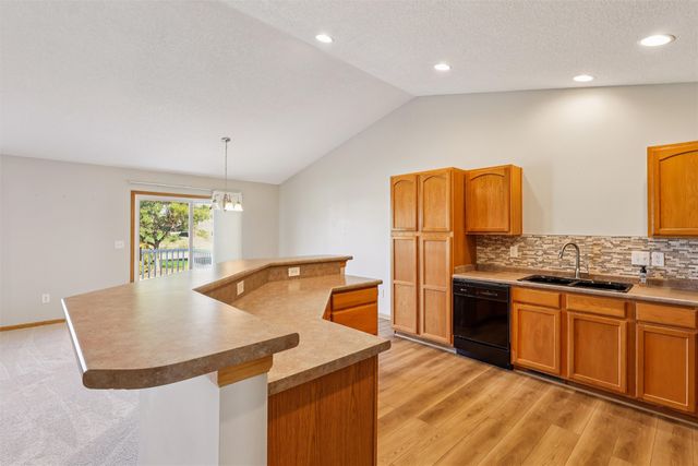 10037 Bayern Lane, Johnston, IA 50131