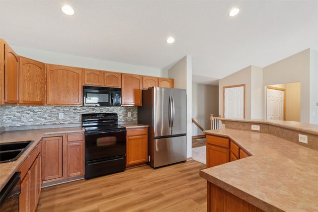 10037 Bayern Lane, Johnston, IA 50131