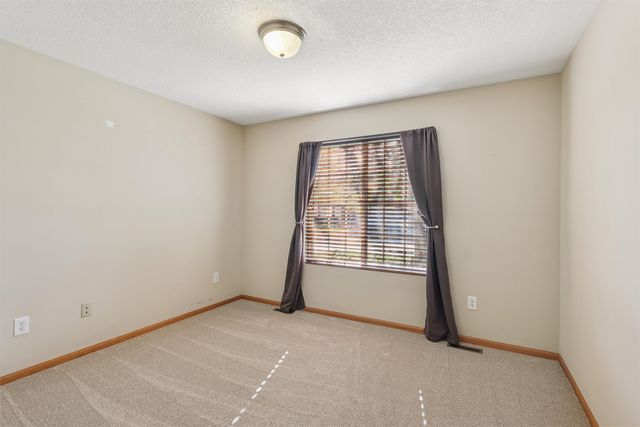 10037 Bayern Lane, Johnston, IA 50131