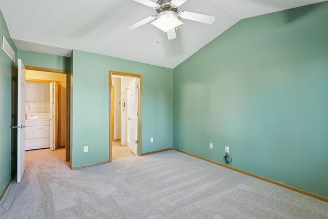 10037 Bayern Lane, Johnston, IA 50131