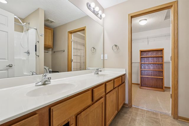 10037 Bayern Lane, Johnston, IA 50131