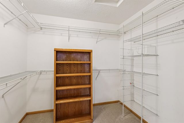 10037 Bayern Lane, Johnston, IA 50131