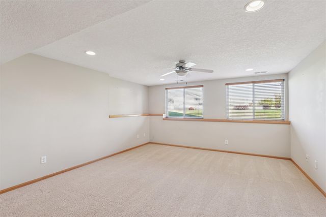 10037 Bayern Lane, Johnston, IA 50131