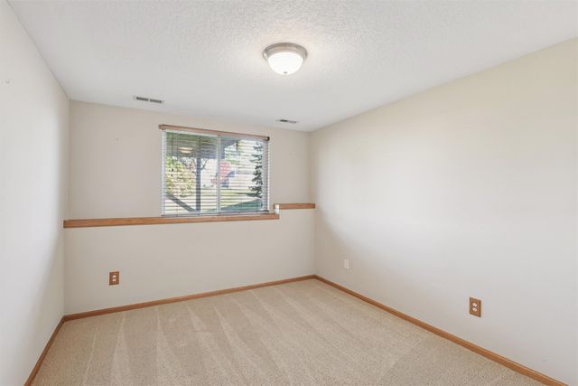 10037 Bayern Lane, Johnston, IA 50131