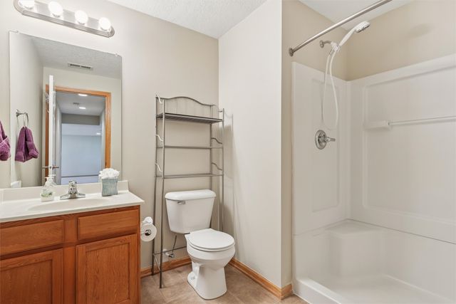 10037 Bayern Lane, Johnston, IA 50131