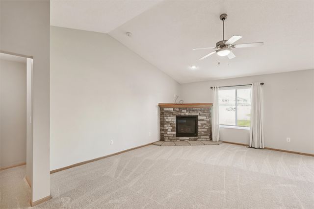 10037 Bayern Lane, Johnston, IA 50131